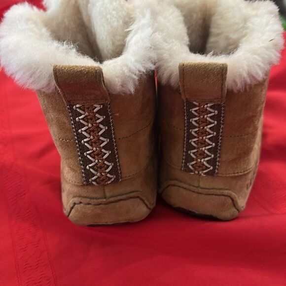 UGGS CHESNUT MOCCASIN BOOTS SIZE 5.5 - Picture 5 of 9
